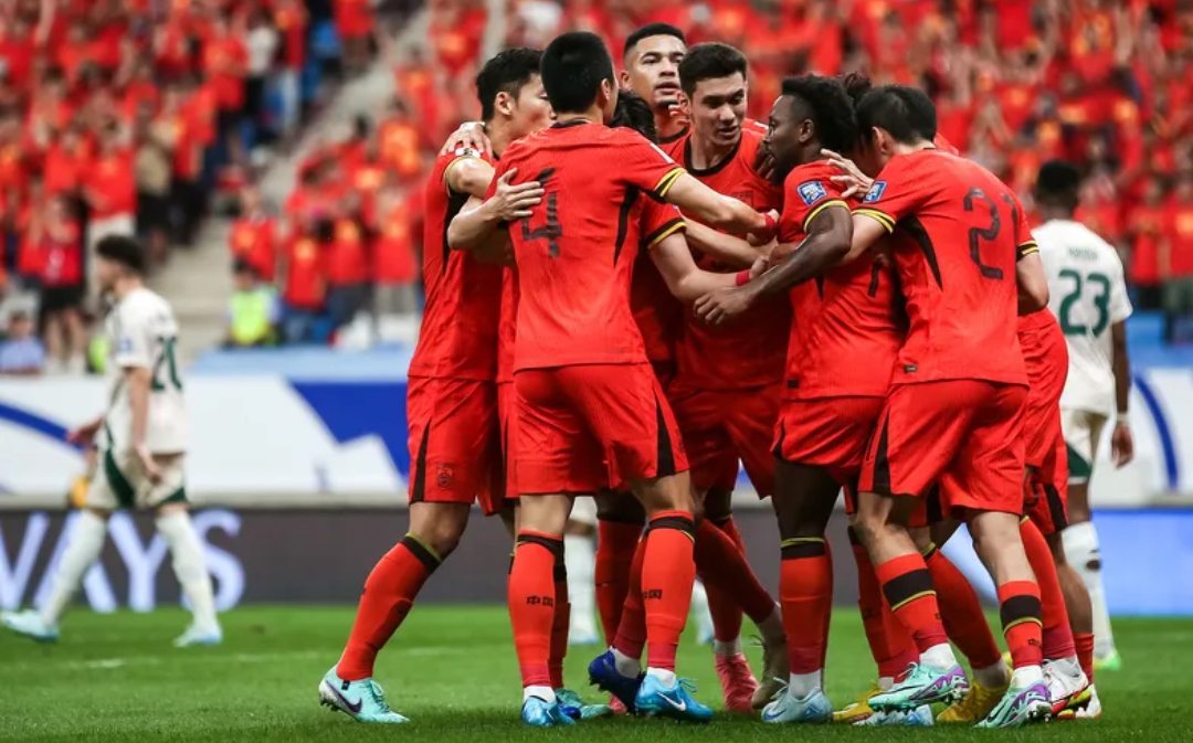 包含华沙瓦球员爆发，帮助球队击败劲敌的词条