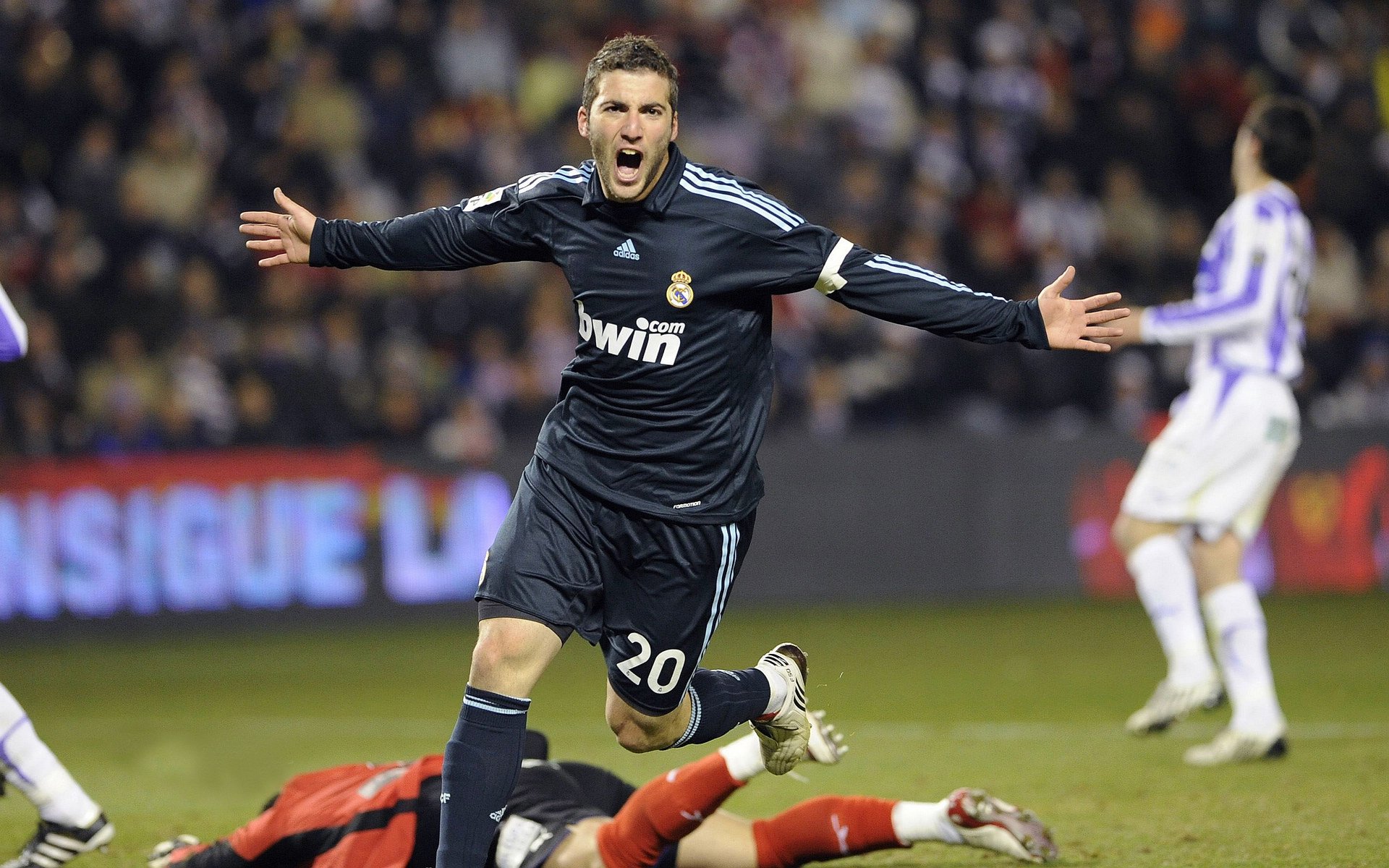 伊布爆发！土耳其关键战突围乌克兰，书写欧陆新传奇